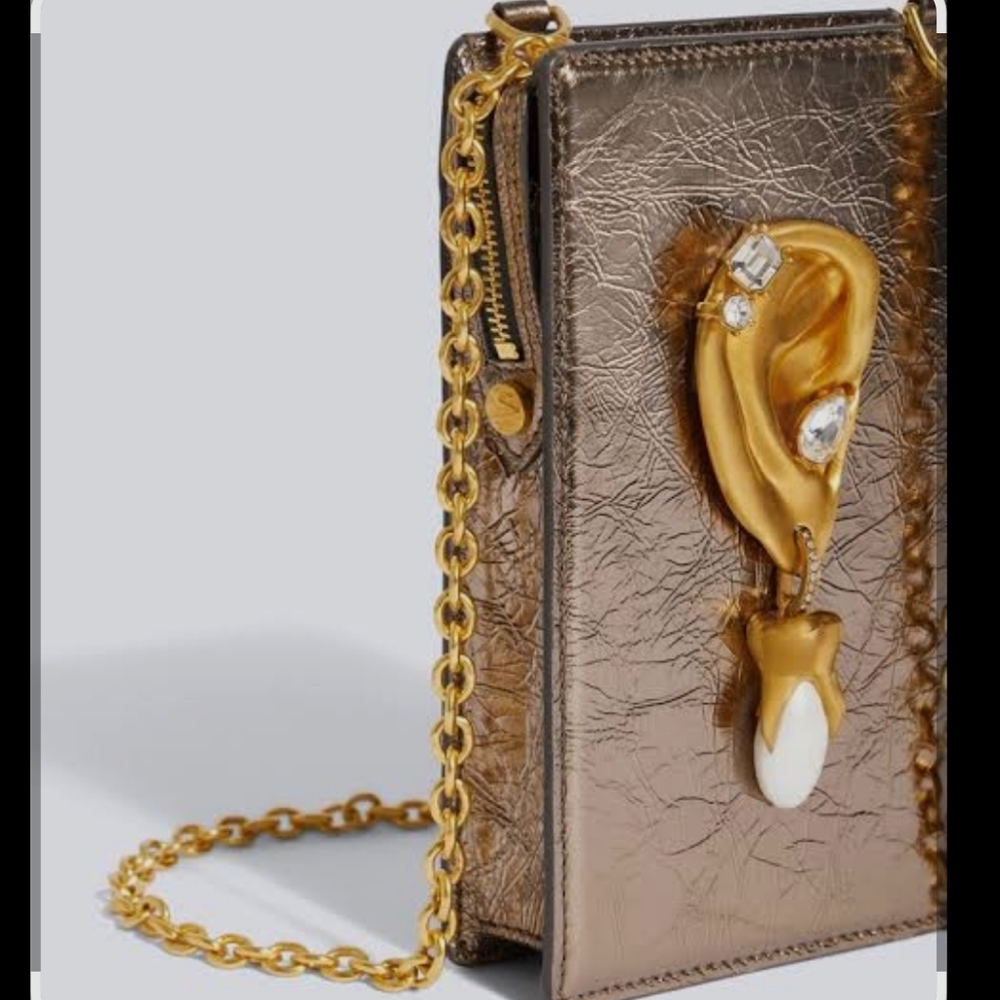 👑.Schiaparelli ckrinckled rose gold leather pierced ear Bag